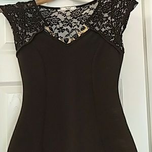 LAST CHANCE: Papaya lace top